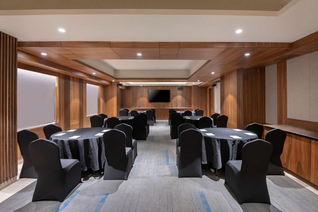 Hotel Radisson Blu Towers Kaushambi Delhi Ncr Ghaziabád Exteriér fotografie Meeting room at the hotel