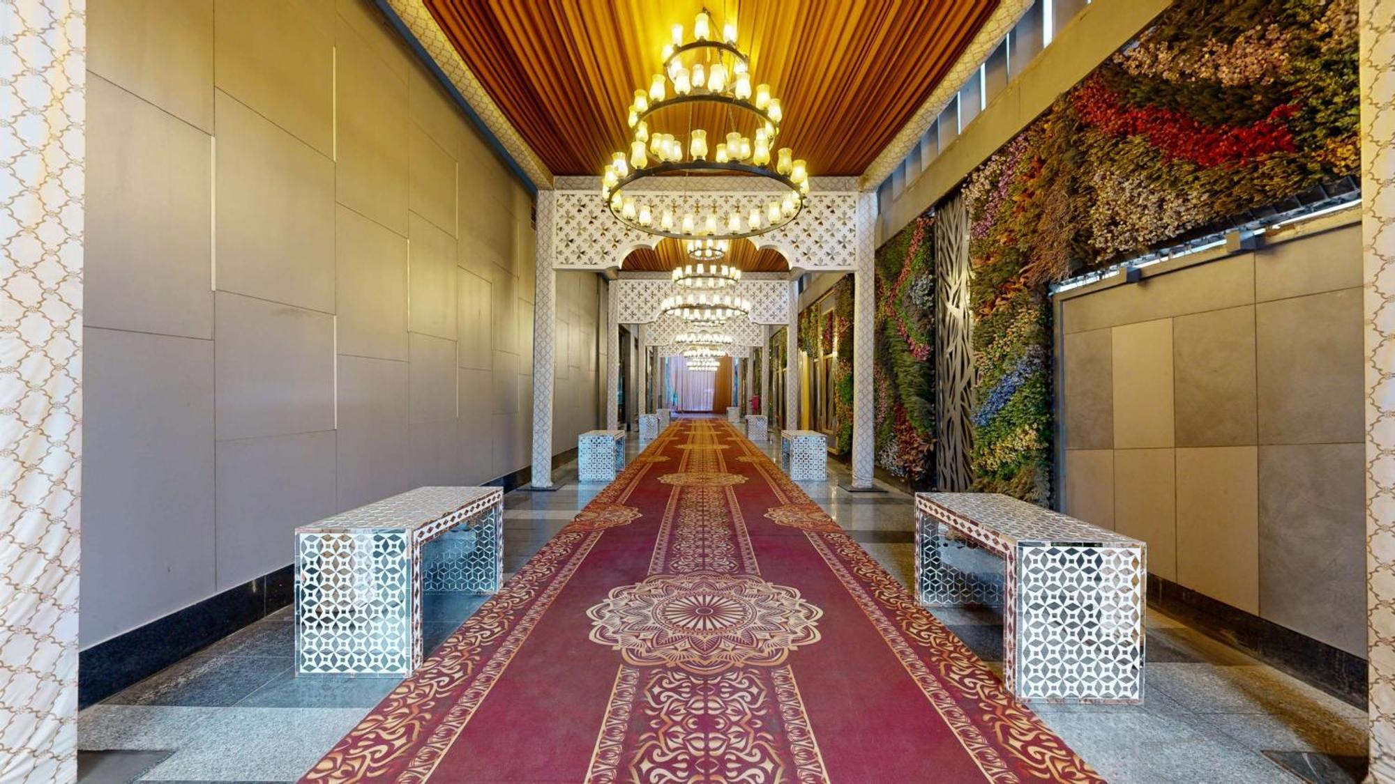 Hotel Radisson Blu Towers Kaushambi Delhi Ncr Ghaziabád Exteriér fotografie The interior of the hotel