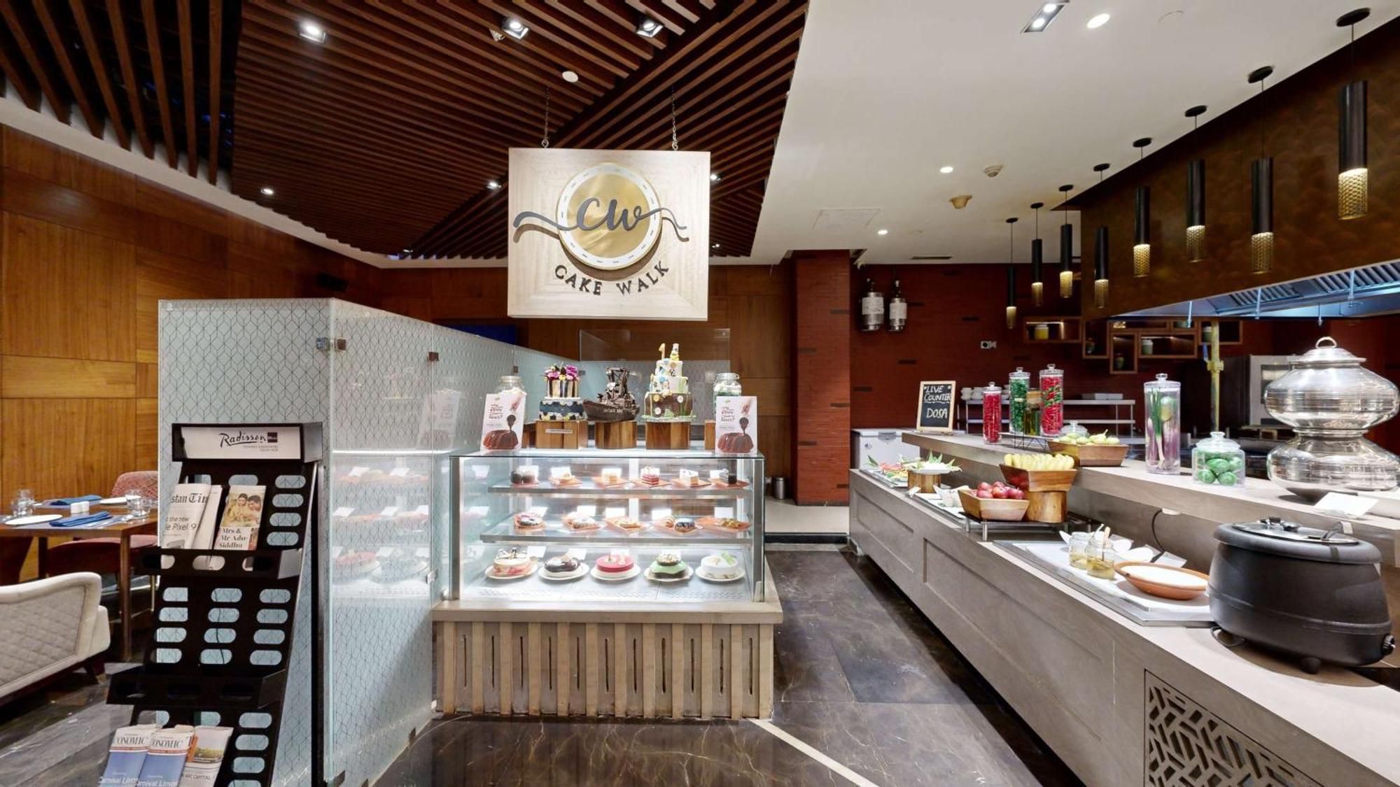 Hotel Radisson Blu Towers Kaushambi Delhi Ncr Ghaziabád Exteriér fotografie Cake Walk