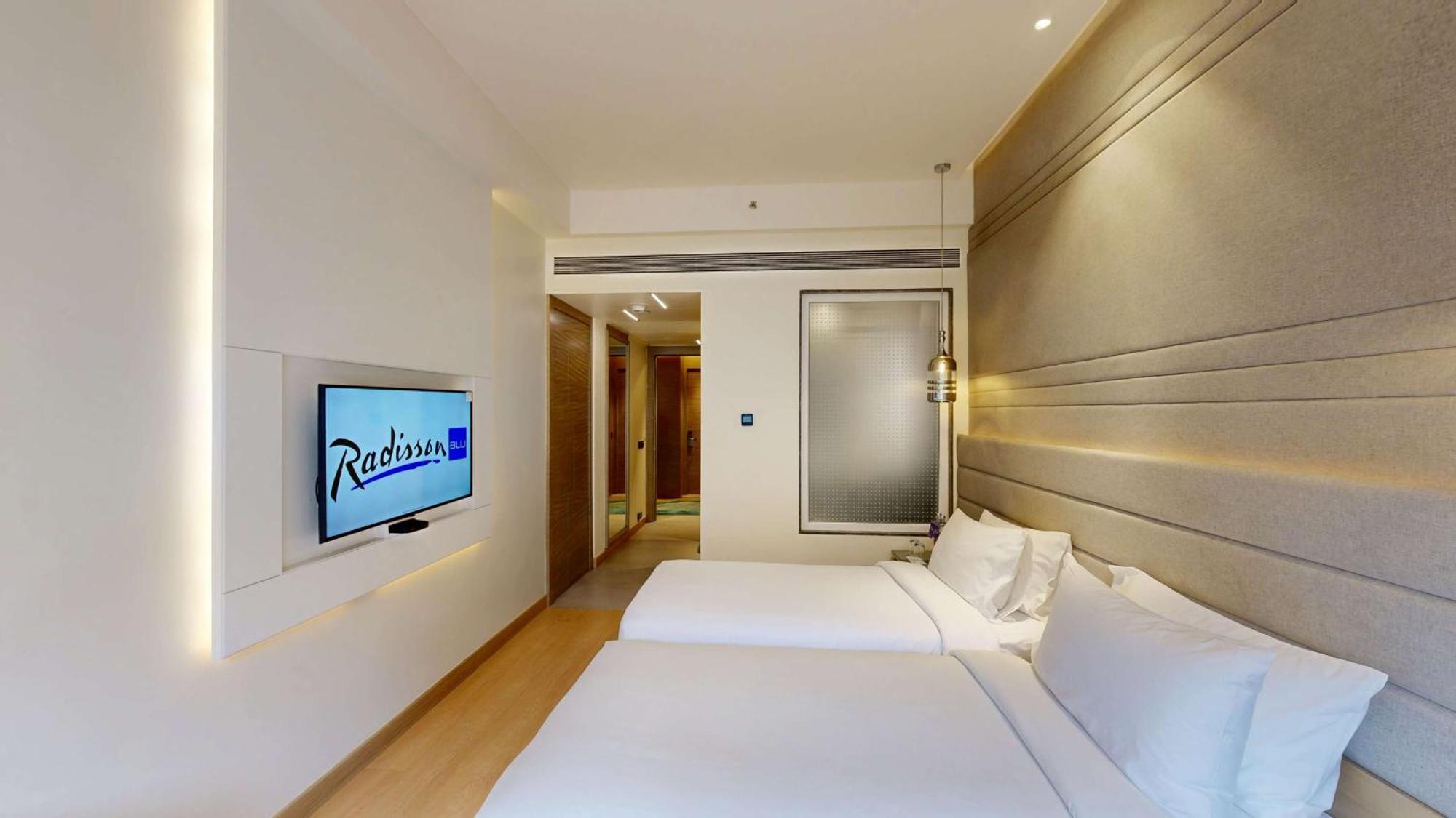 Hotel Radisson Blu Towers Kaushambi Delhi Ncr Ghaziabád Exteriér fotografie A room at Radisson Blu Hotel, Hyderabad