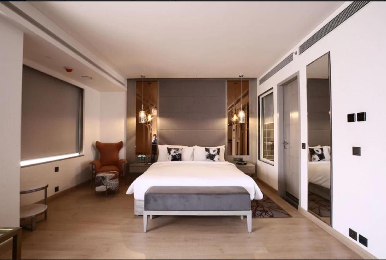 Hotel Radisson Blu Towers Kaushambi Delhi Ncr Ghaziabád Exteriér fotografie A bedroom at the hotel